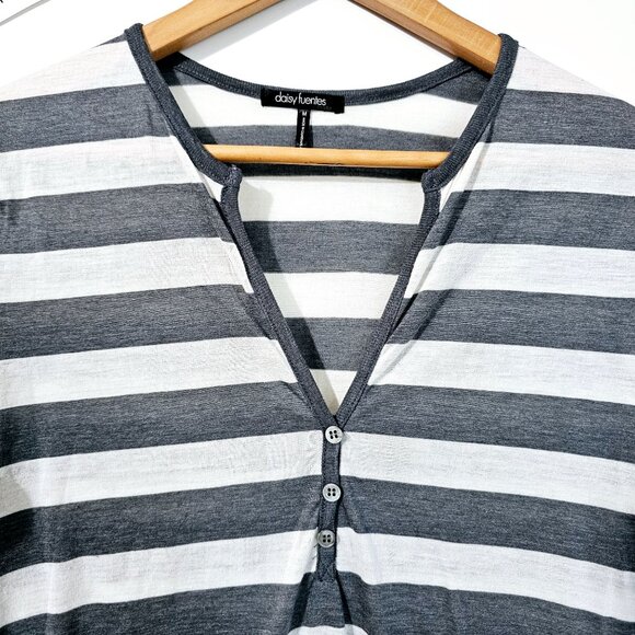 Daisy Fuentes Womens Striped 3/4 Sleeve Henley‎ Top M ~ LS31.4 - Picture 4 of 5